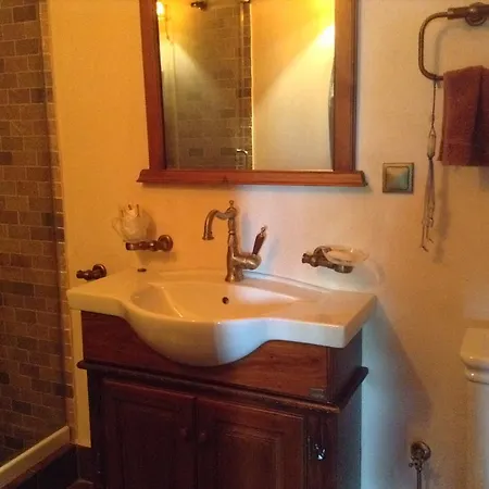 بيت للعطل Vargiani Stone Retreat With Fireplace & View *