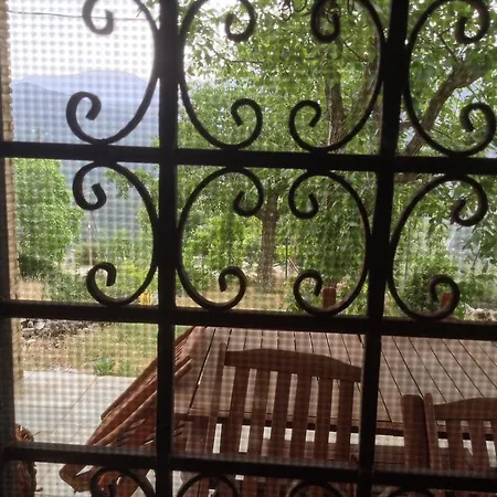 Σπίτι διακοπών Vargiani Stone Retreat With Fireplace & View *