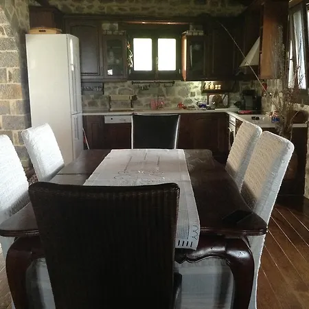 Vargiani Stone Retreat With Fireplace & View Prázdninový dům Graviá