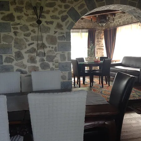 Vargiani Stone Retreat With Fireplace & View * Graviá