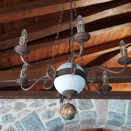 Vargiani Stone Retreat With Fireplace & View بيت للعطل