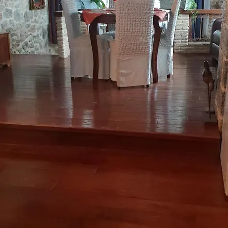 Vargiani Stone Retreat With Fireplace & View بيت للعطل *