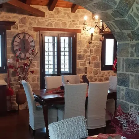 Σπίτι διακοπών Vargiani Stone Retreat With Fireplace & View *