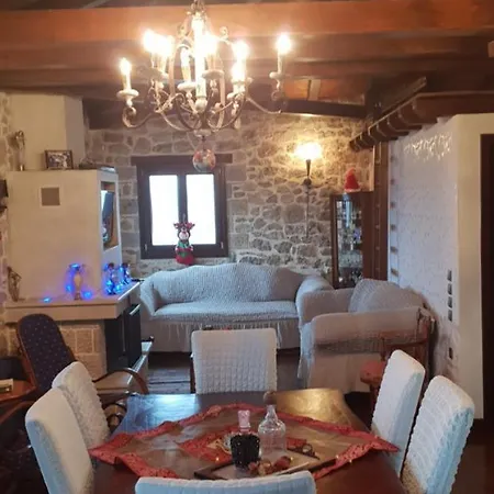 Vargiani Stone Retreat With Fireplace & View Graviá